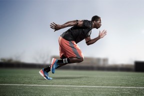 KPL舞台高度曝光32米巨幕亮相像在看科幻大片，kpl比赛现场