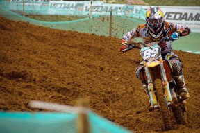 格雷琴·沃尔什50米蝶泳夺金时刻回顾，沃格尔钢琴价格